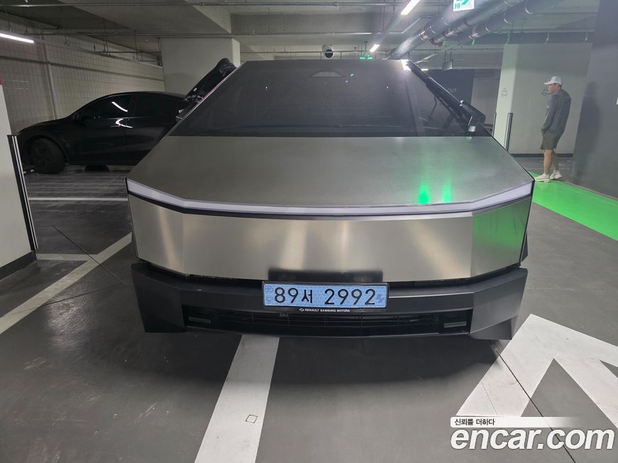 Tesla Cybertruck 2025