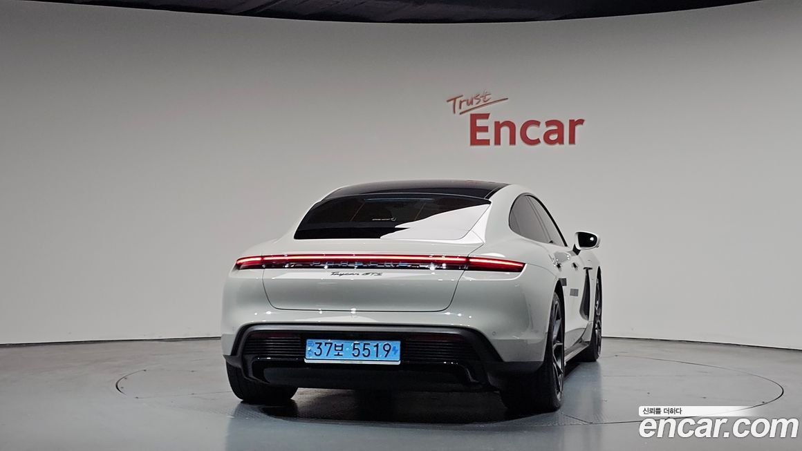 Porsche Taycan 2023