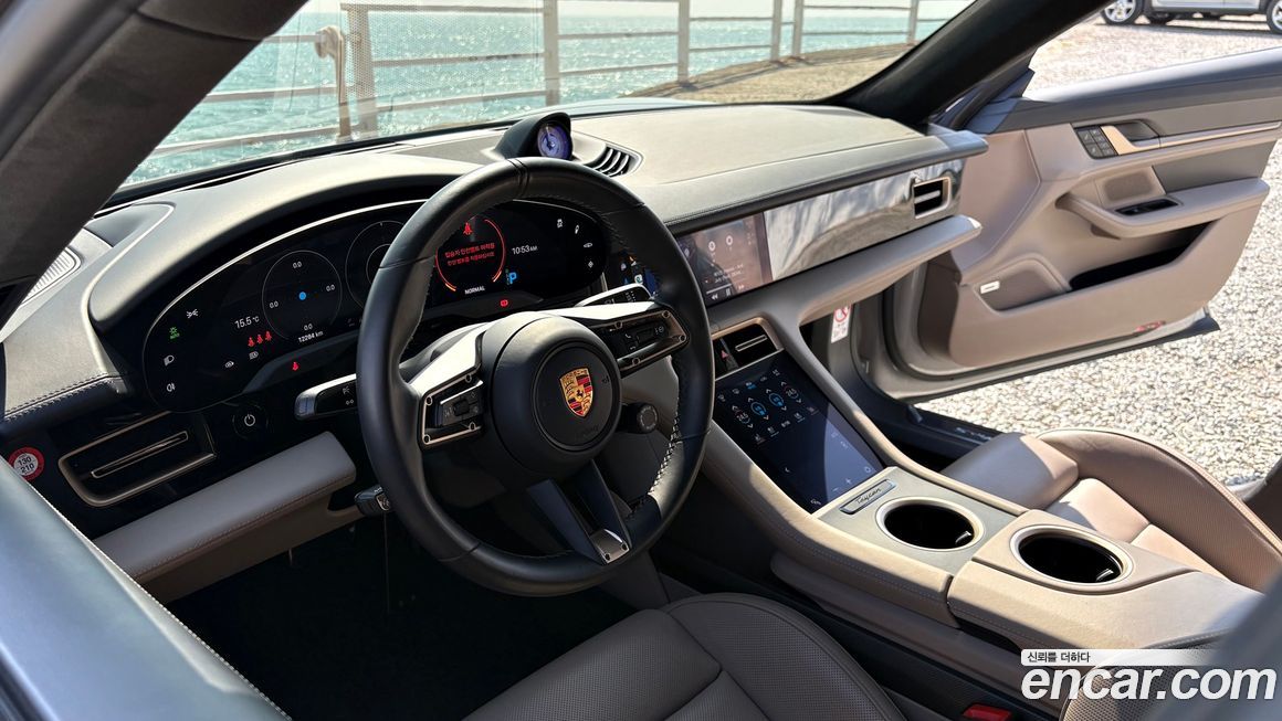 Porsche Taycan 2023
