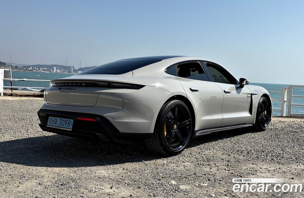 Porsche Taycan 2023