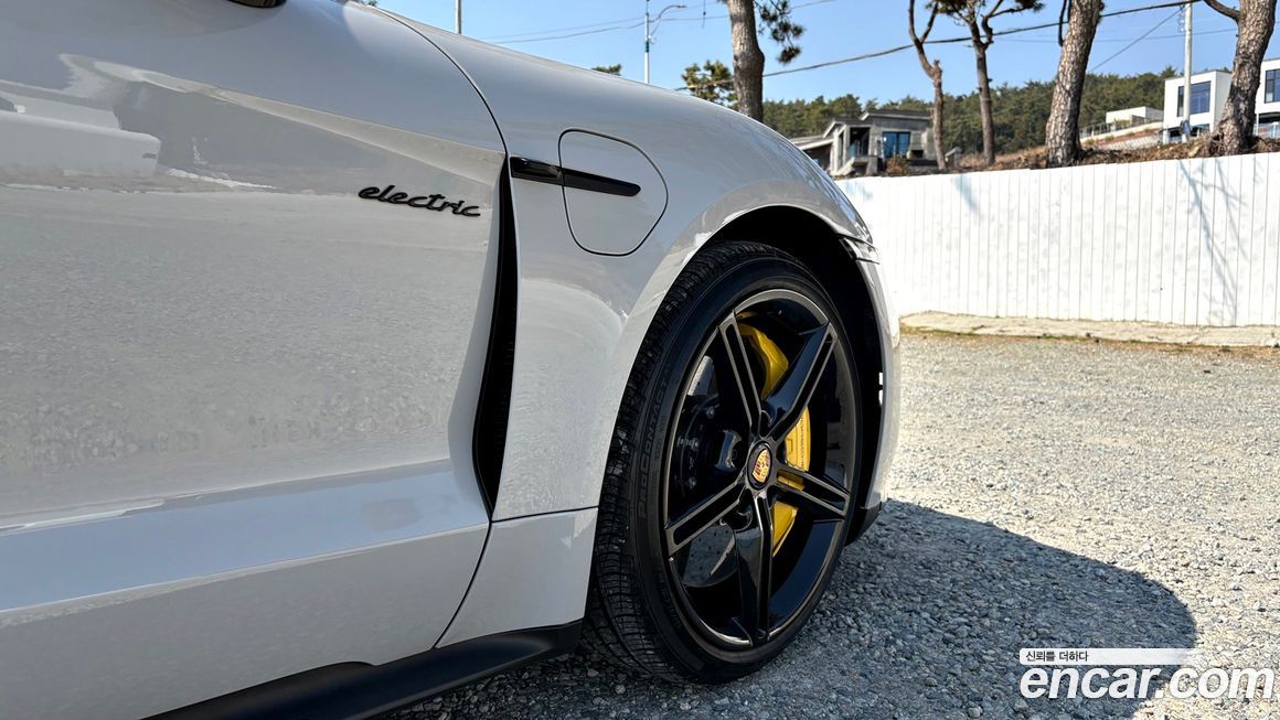 Porsche Taycan 2023