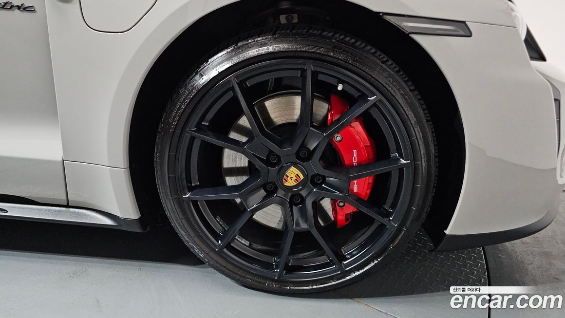 Porsche Taycan 2023