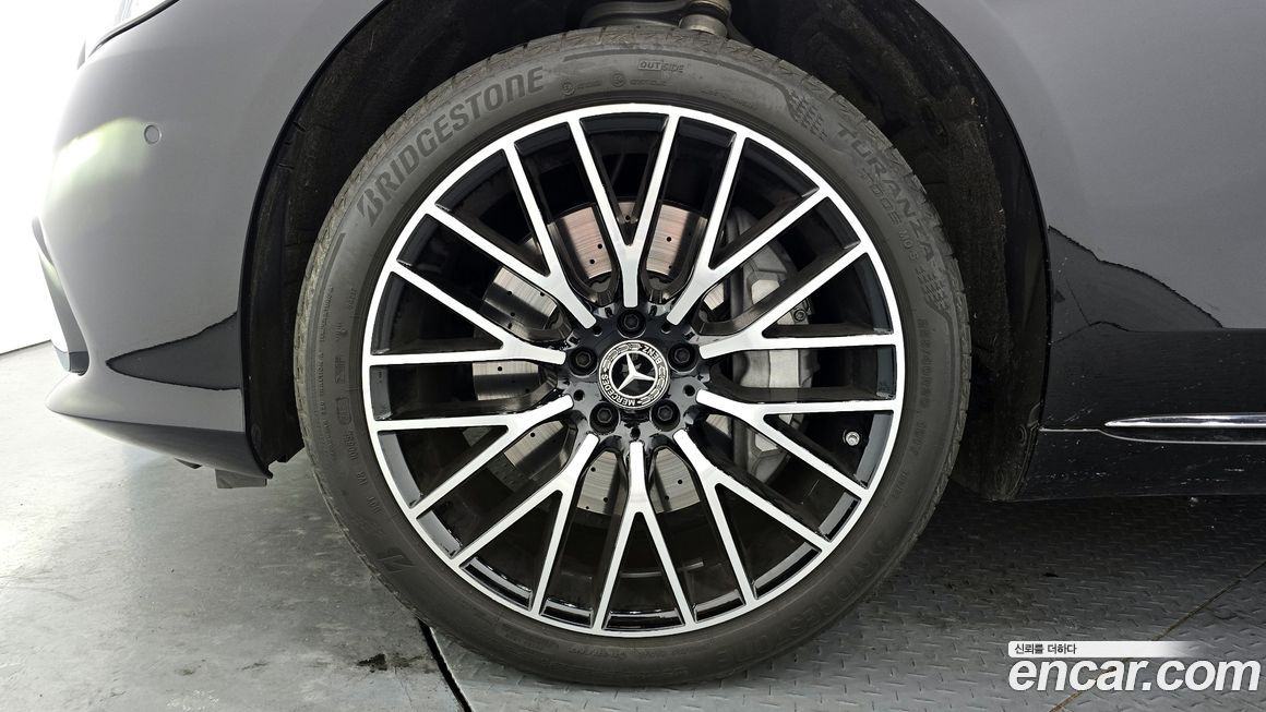 Mercedes-Benz S-Class 2025