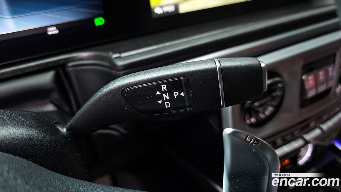 Mercedes-Benz G-Class 2023