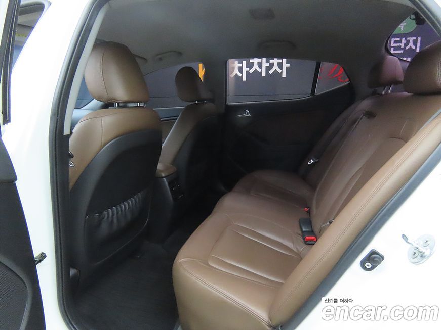 Kia K5 2011
