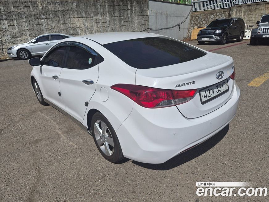 Hyundai AVANTE 2012