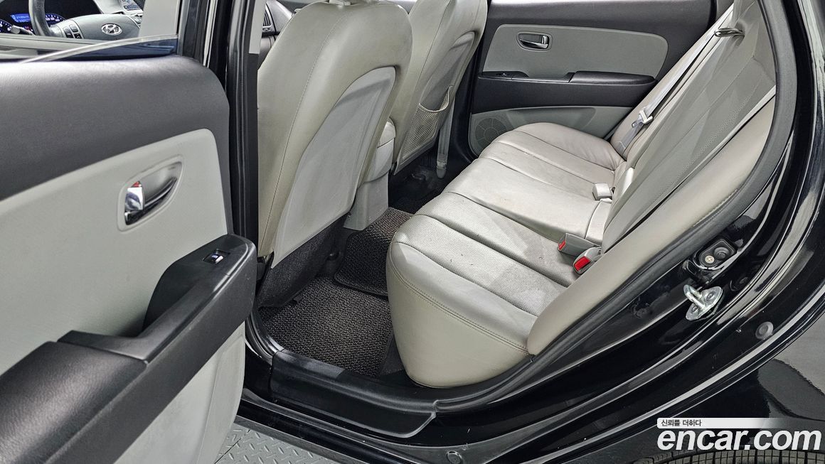 Hyundai AVANTE 2010