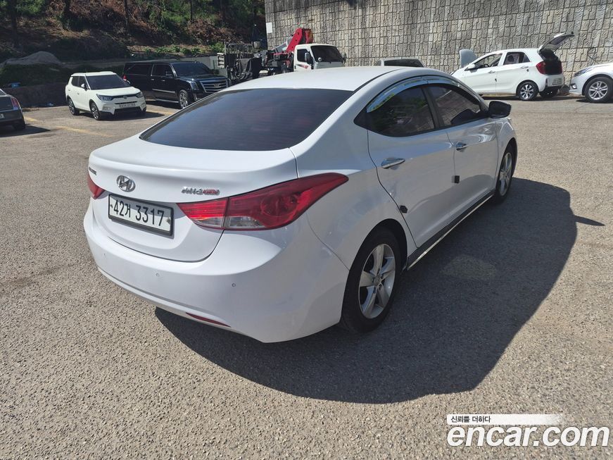 Hyundai AVANTE 2012