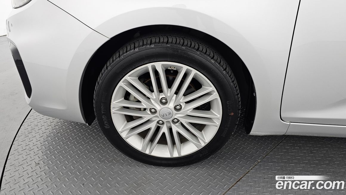 Kia Carens 2017