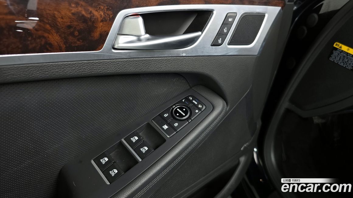 Hyundai Genesis 2016