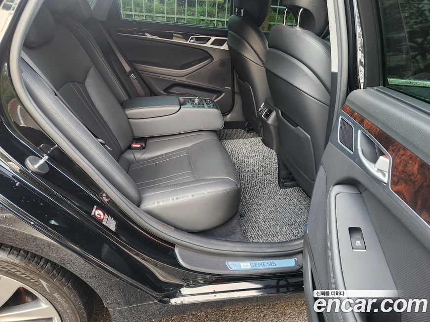 Hyundai Genesis 2016