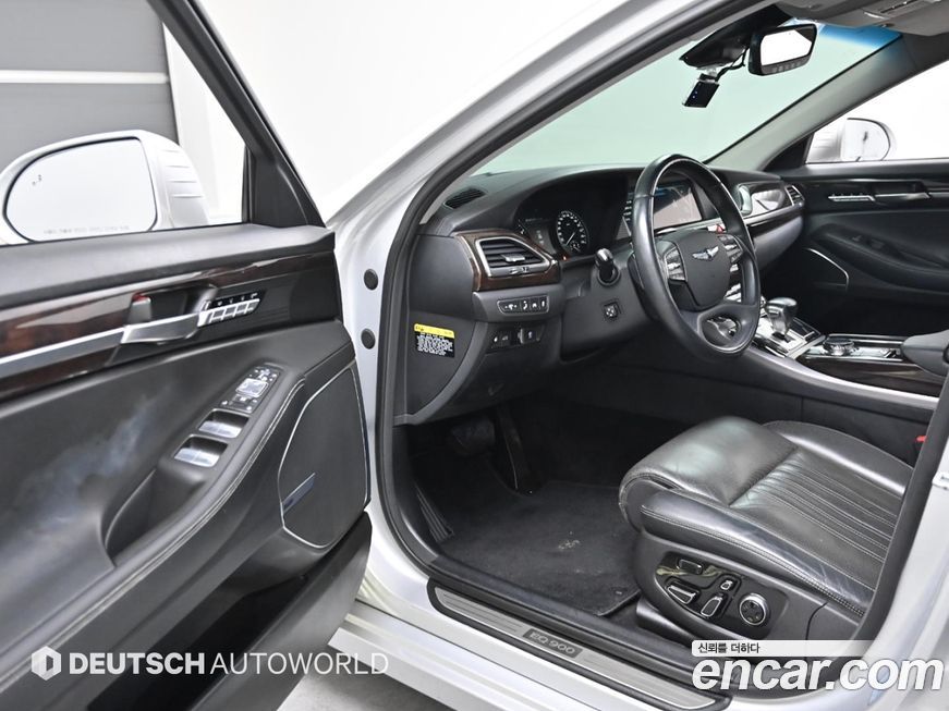Genesis EQ900 2017
