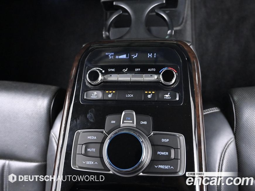 Genesis EQ900 2017