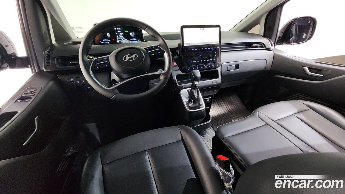 Hyundai Staria 2025