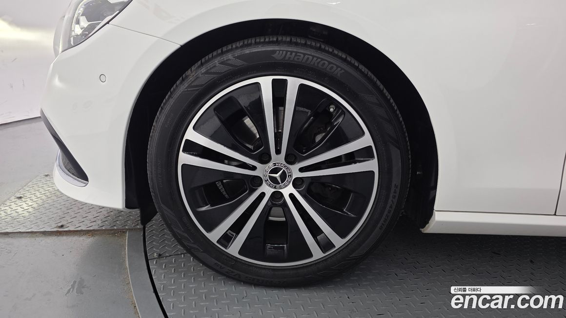 Mercedes-Benz E-Class 2021