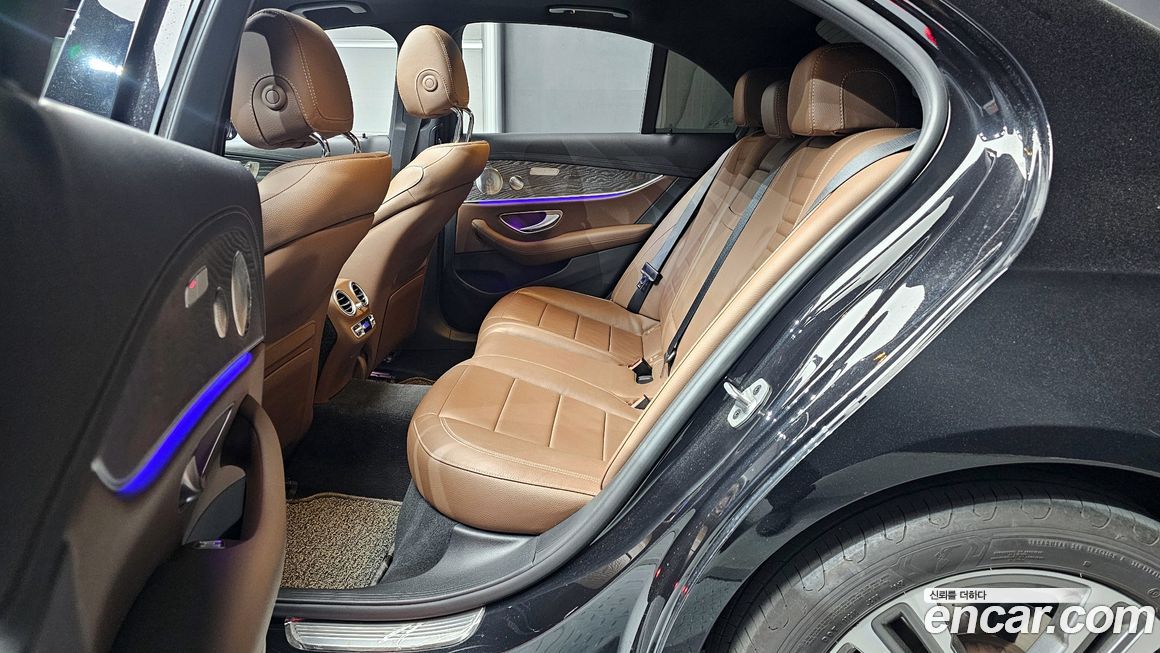 Mercedes-Benz E-Class 2022