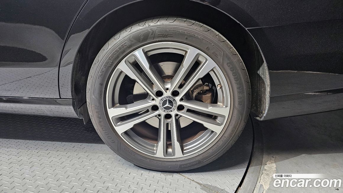 Mercedes-Benz E-Class 2022