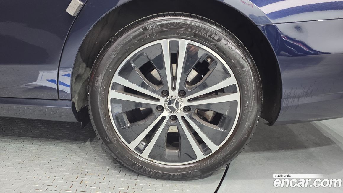 Mercedes-Benz E-Class 2022