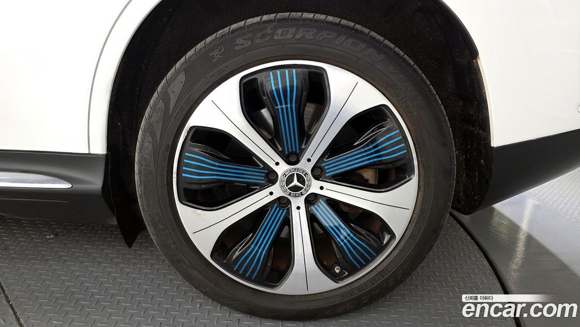 Mercedes-Benz EQC 2020