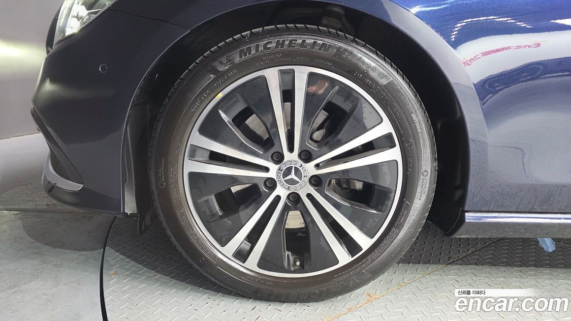 Mercedes-Benz E-Class 2022