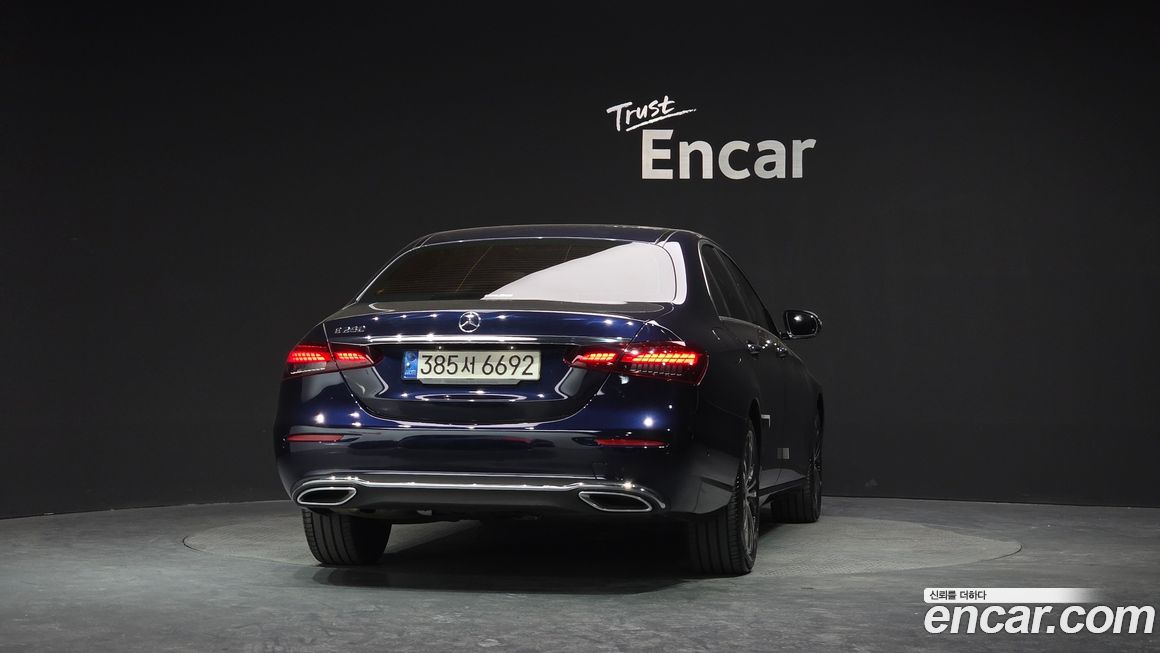 Mercedes-Benz E-Class 2022