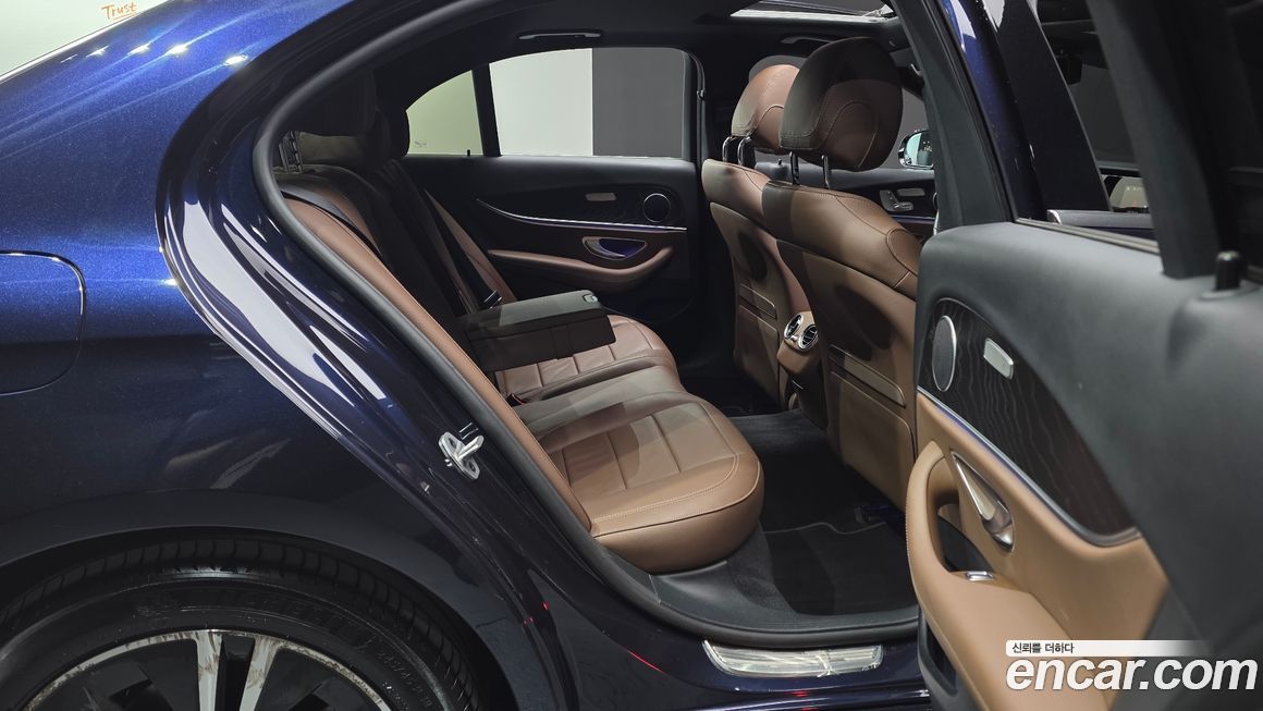 Mercedes-Benz E-Class 2022