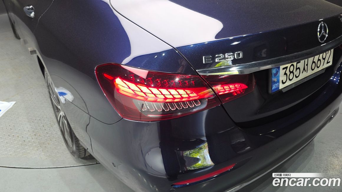 Mercedes-Benz E-Class 2022