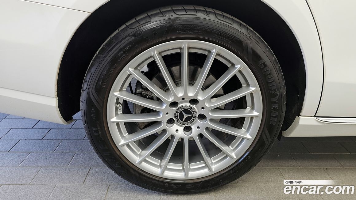 Mercedes-Benz E-Class 2022