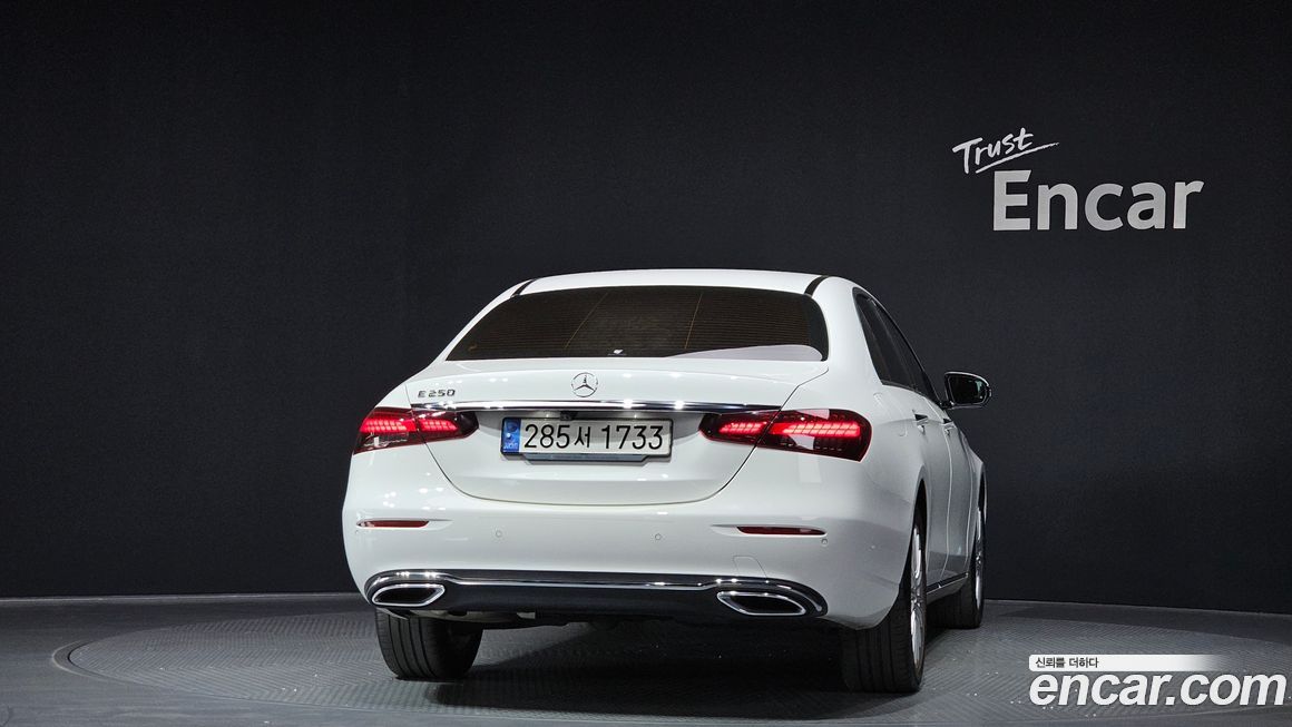 Mercedes-Benz E-Class 2022