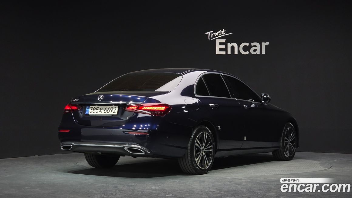 Mercedes-Benz E-Class 2022