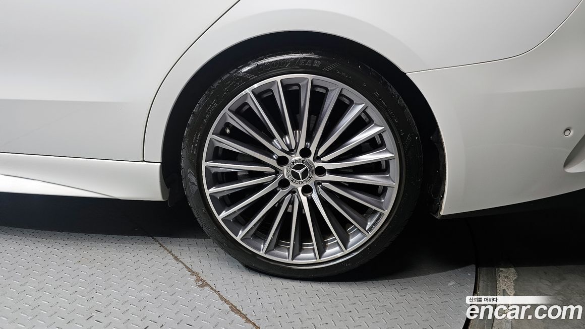 Mercedes-Benz C-Class 2023