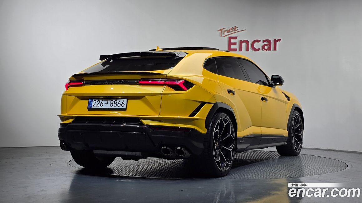 Lamborghini Urus 2024