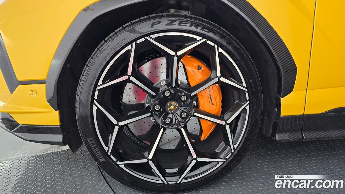 Lamborghini Urus 2024