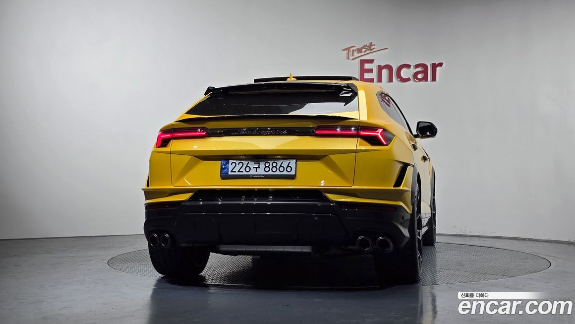 Lamborghini Urus 2024