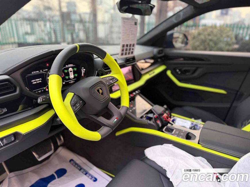 Lamborghini Urus 2026