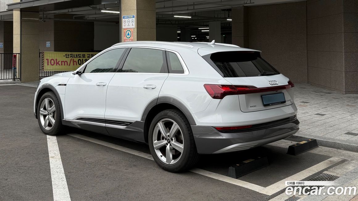 Audi e-tron 2022