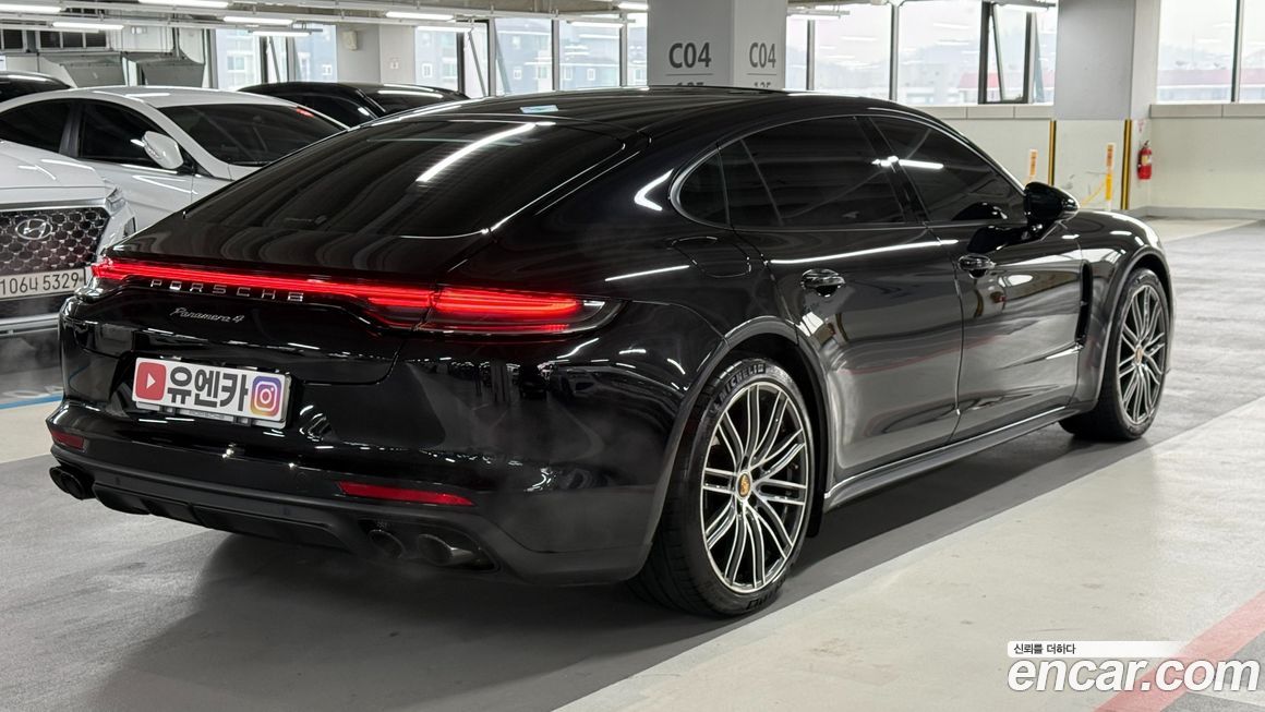 Porsche Panamera 2023