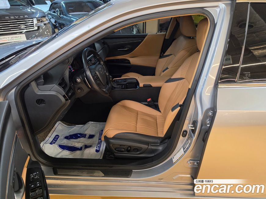 Lexus ES 2022