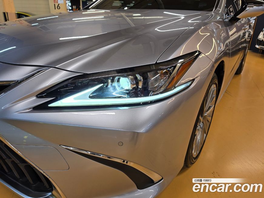 Lexus ES 2022