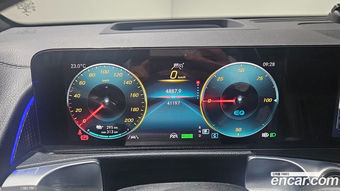 Mercedes-Benz EQB 2023