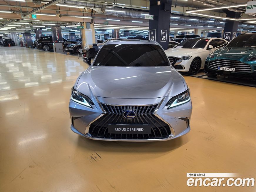 Lexus ES 2022