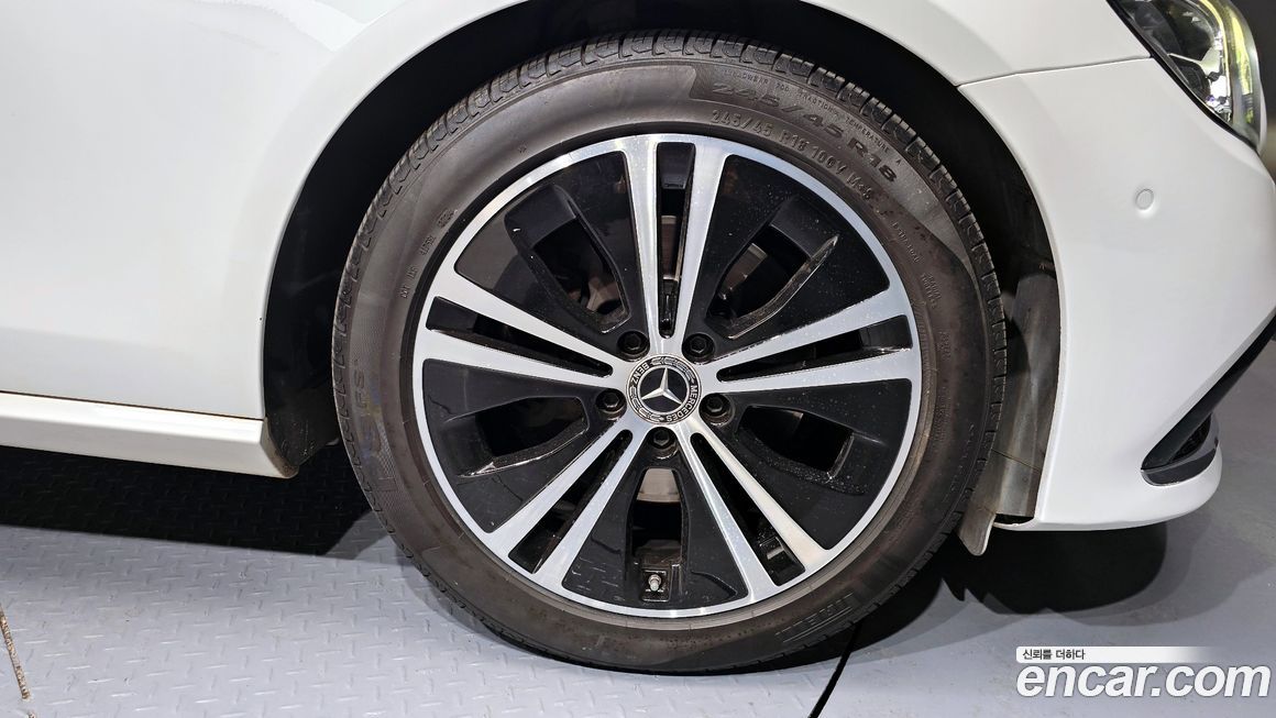 Mercedes-Benz E-Class 2021