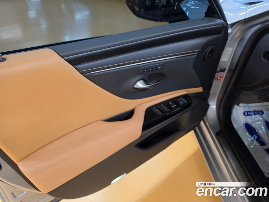 Lexus ES 2022