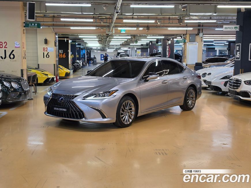 Lexus ES 2022