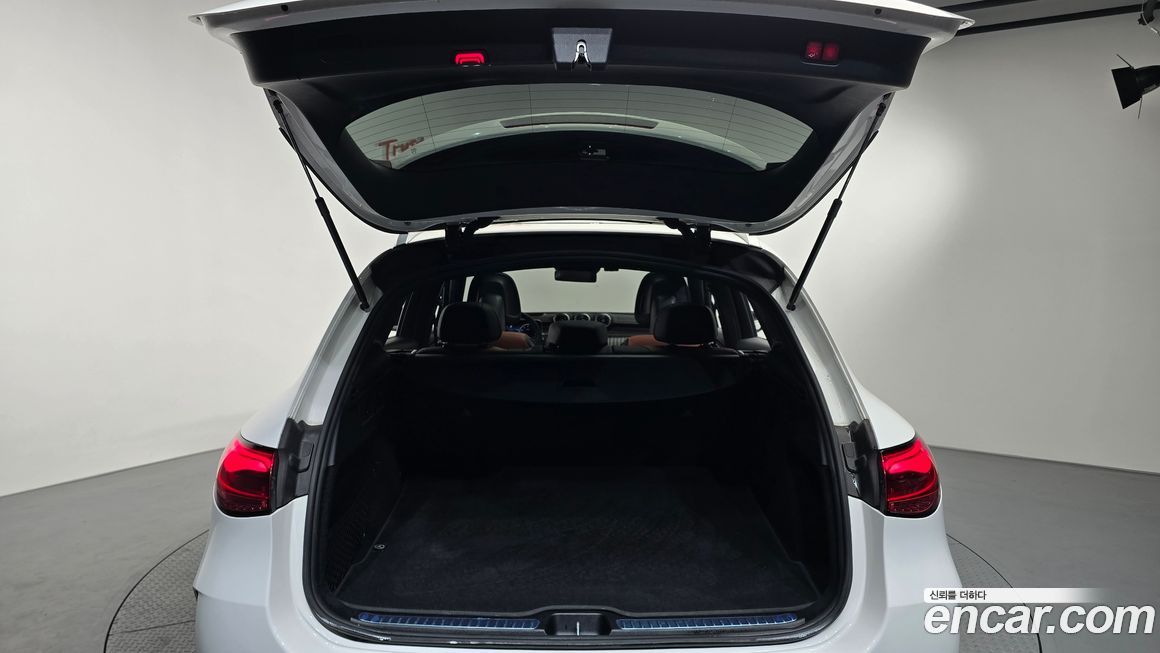 Mercedes-Benz GLC-Class 2023