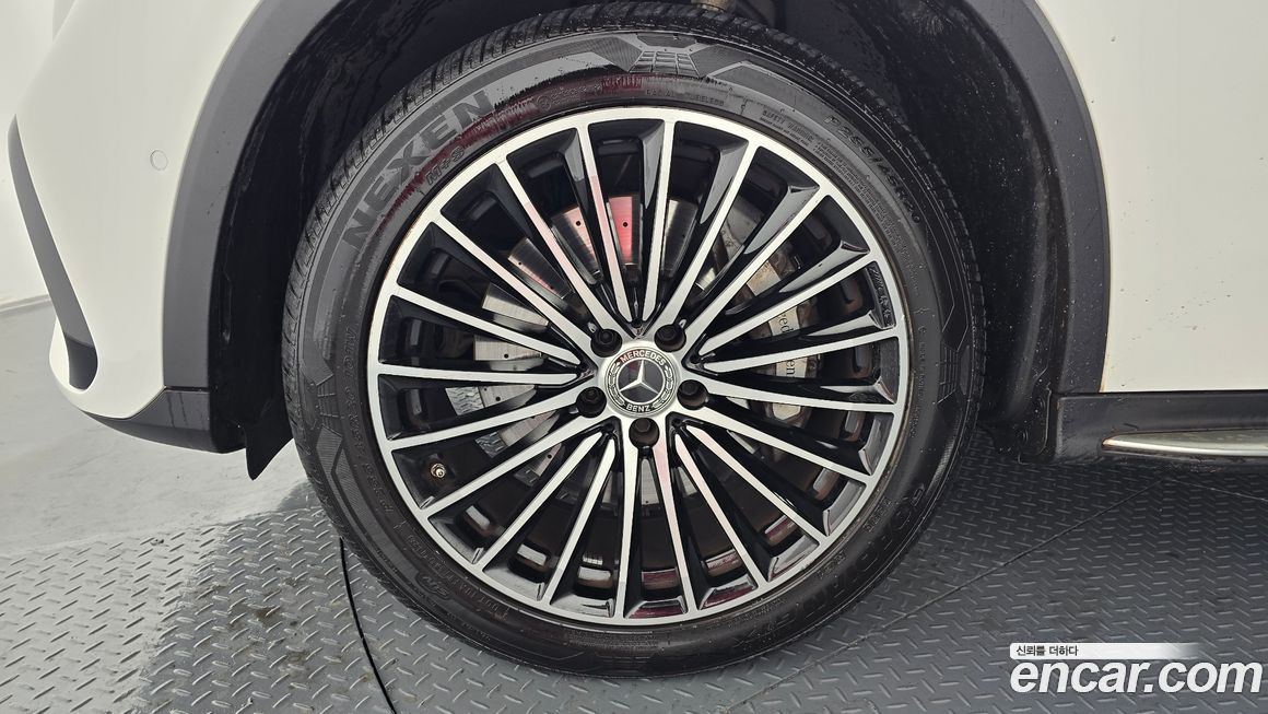 Mercedes-Benz GLC-Class 2023