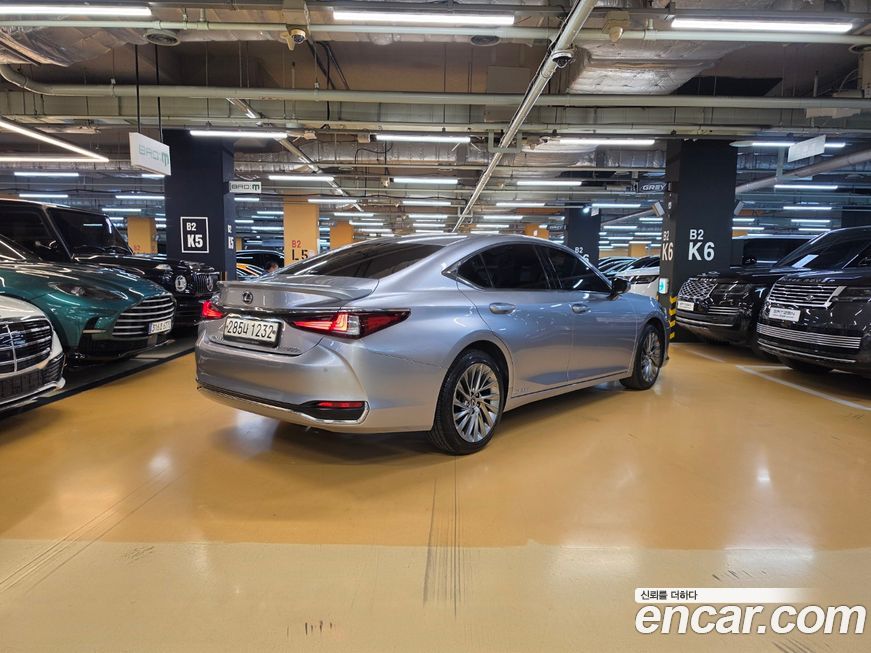 Lexus ES 2022