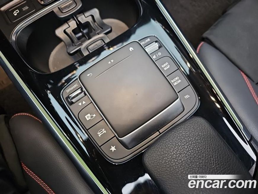 Mercedes-Benz GLB-Class 2021