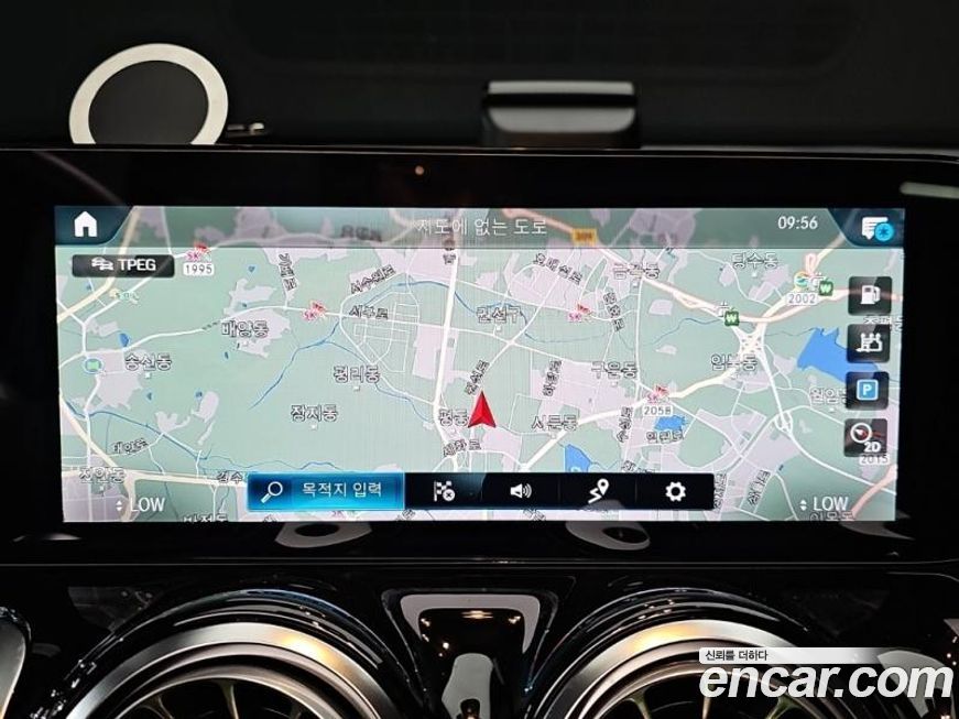 Mercedes-Benz GLB-Class 2021