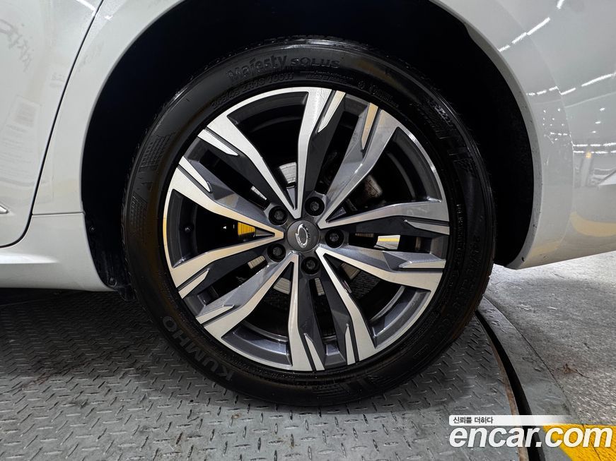 Renault-KoreaSamsung SM6 2023